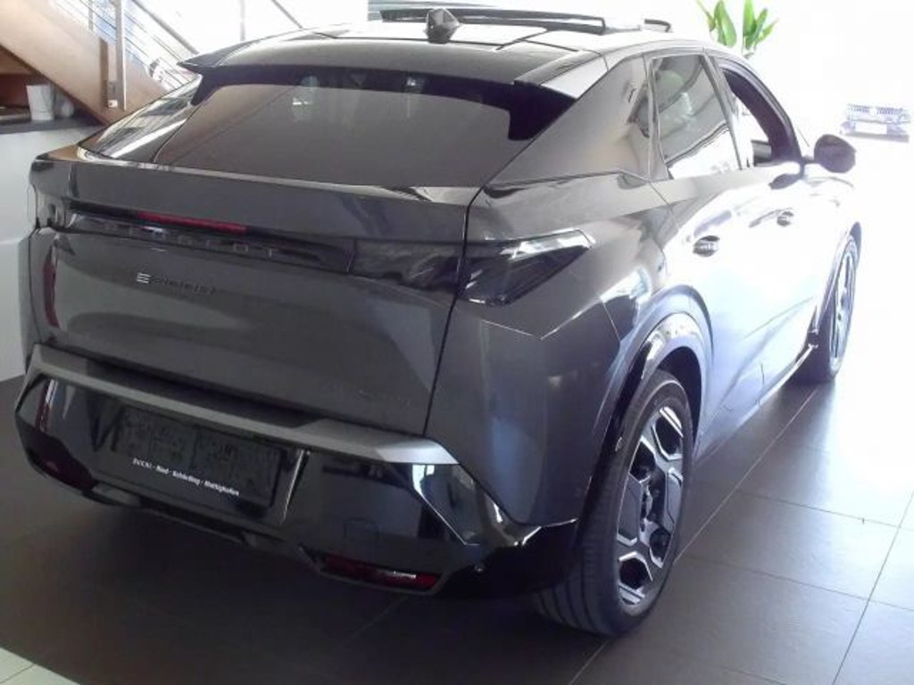 Peugeot E-3008