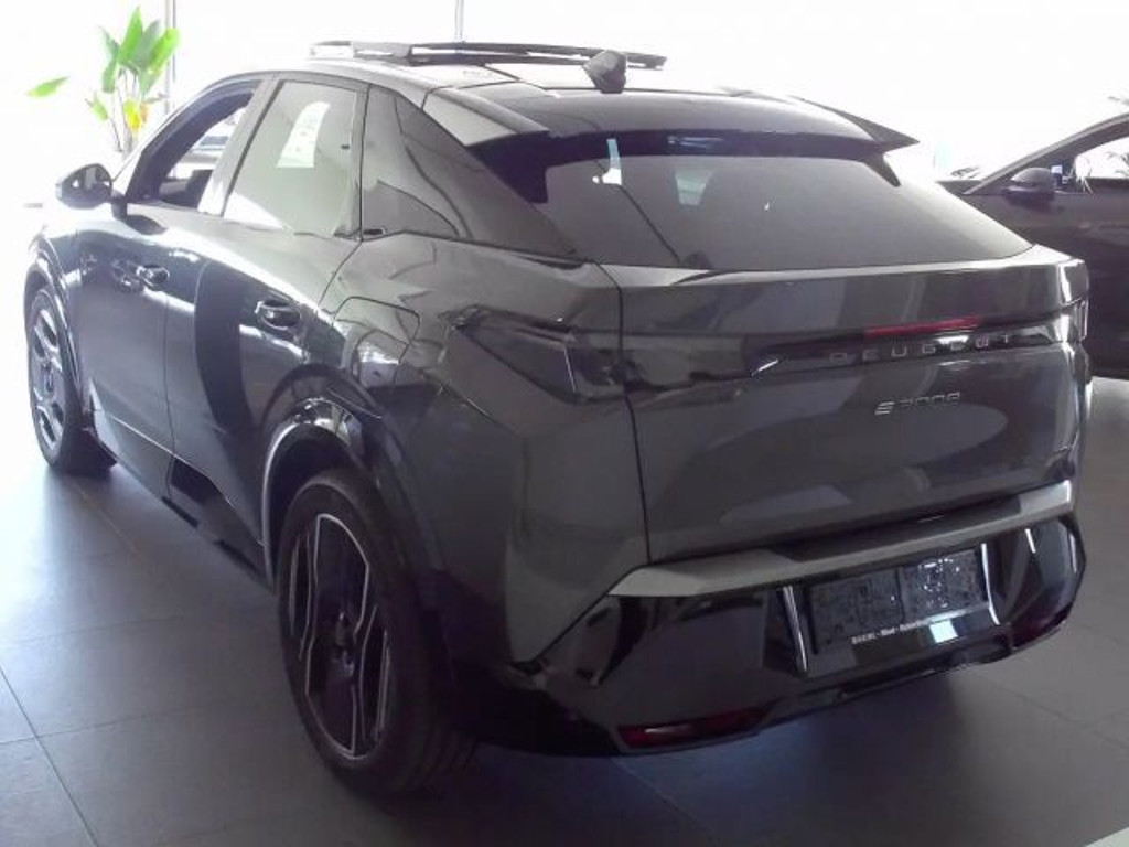 Peugeot E-3008