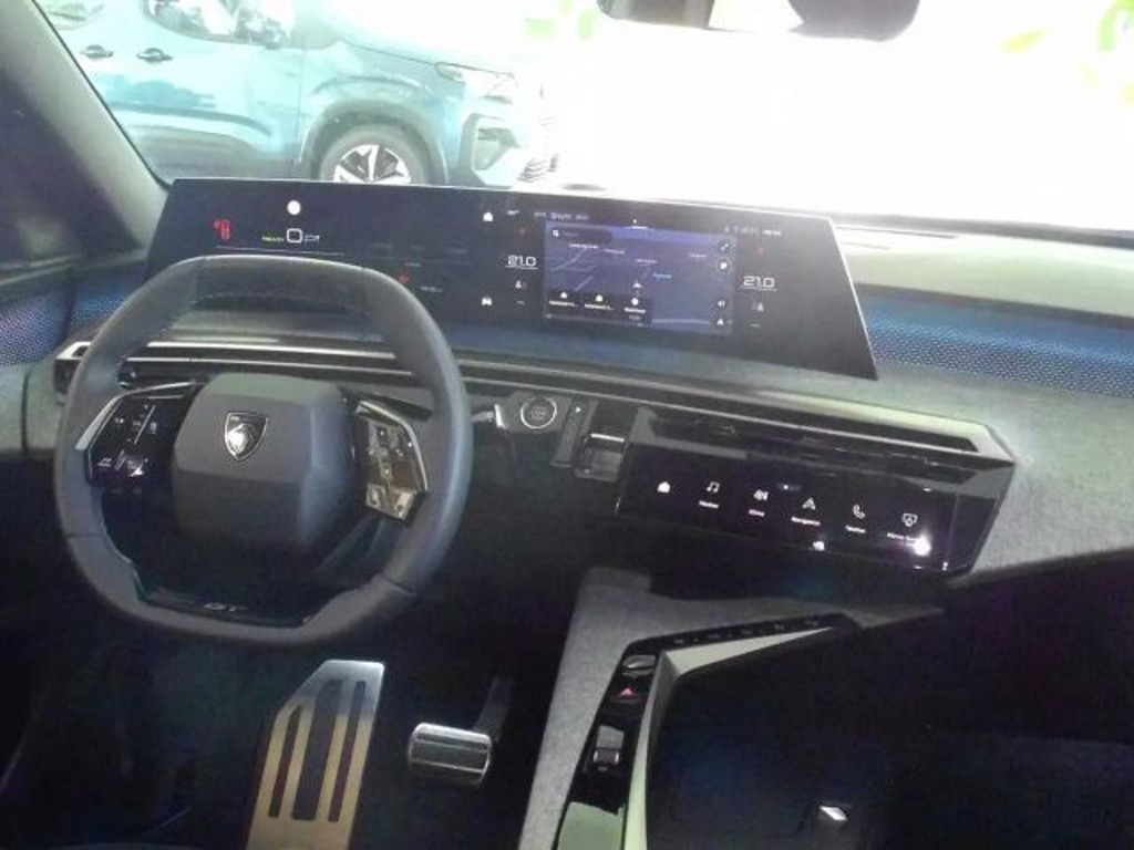 Peugeot E-3008