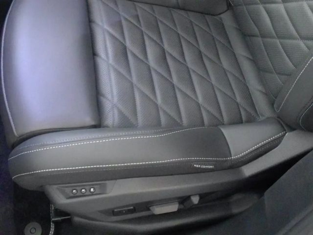 Peugeot E-3008