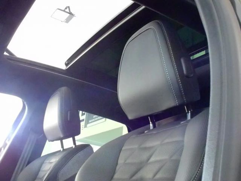 Peugeot E-3008