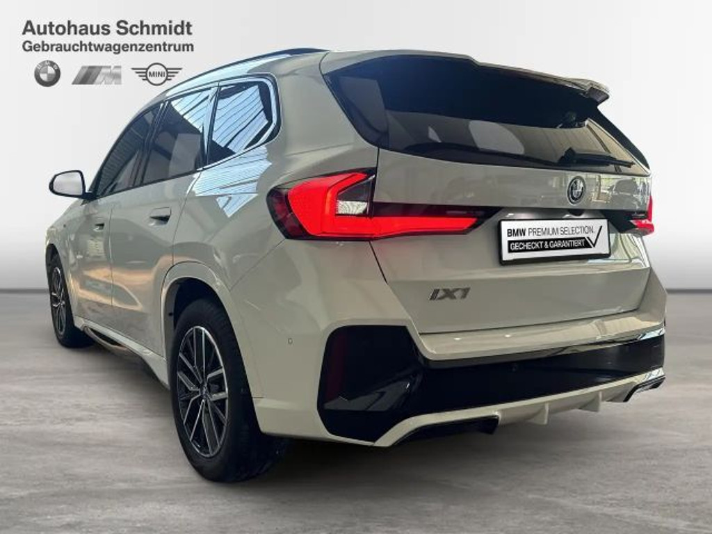 BMW iX1