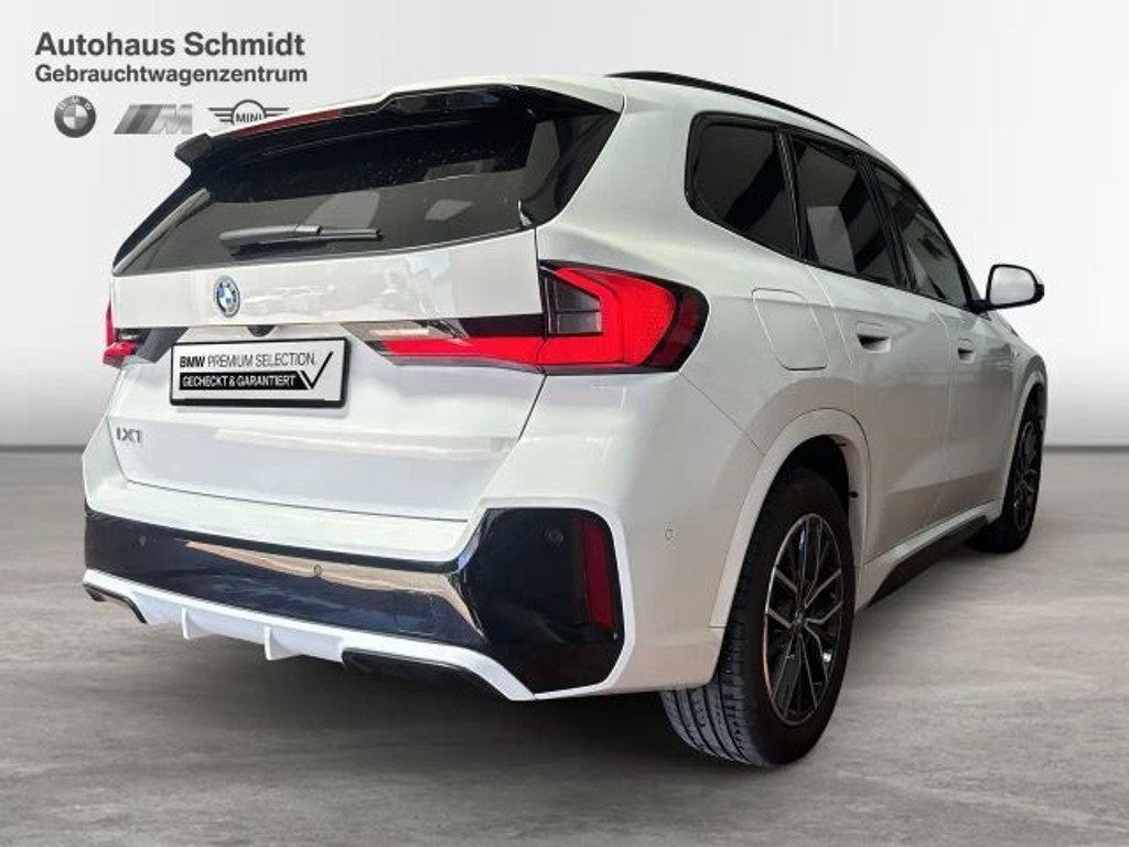 BMW iX1