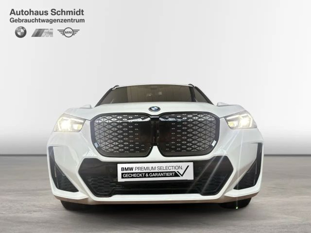 BMW iX1