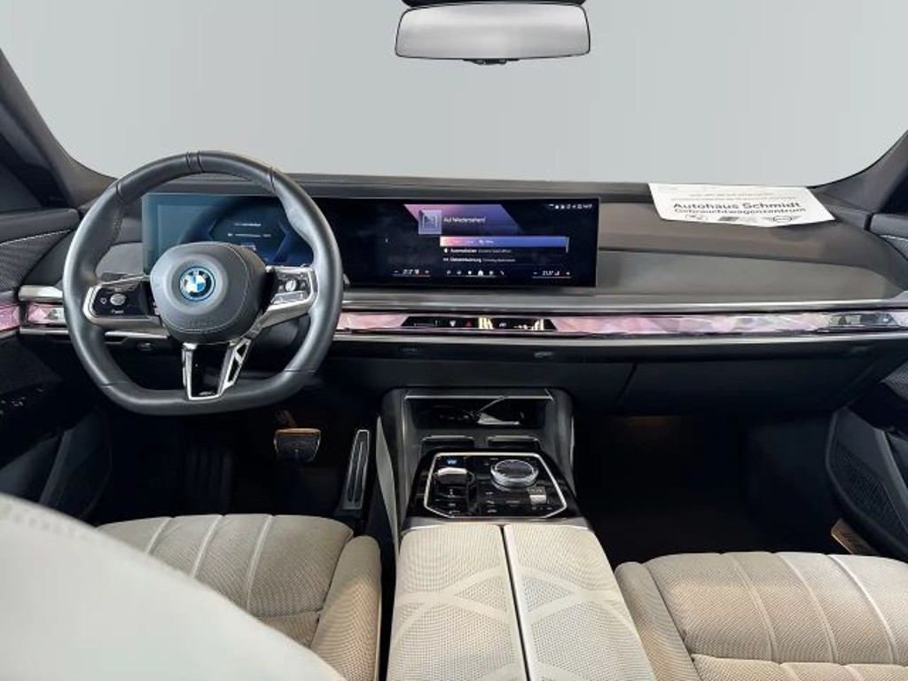 BMW i7