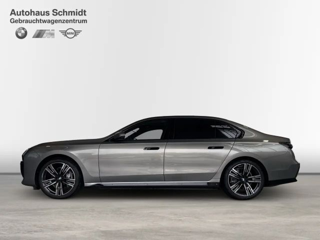 BMW i7