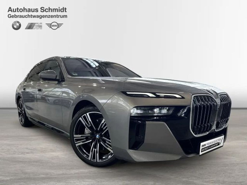 BMW i7