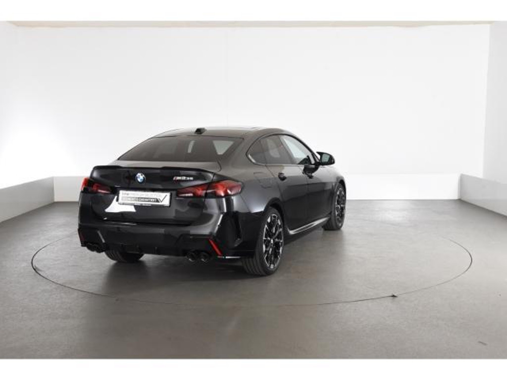 BMW M235