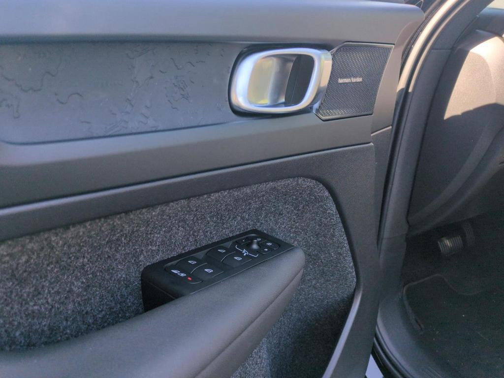 Volvo EX40