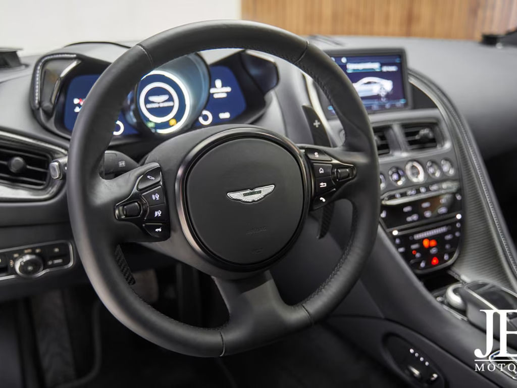 Aston Martin DBS