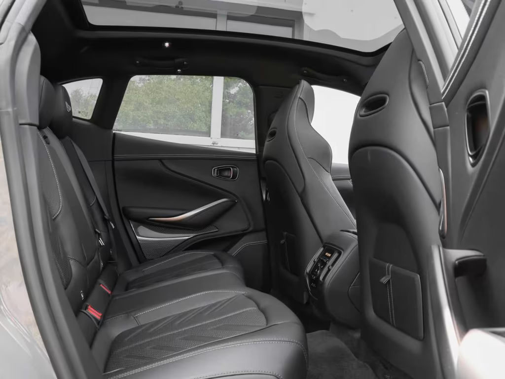 Aston Martin DBX