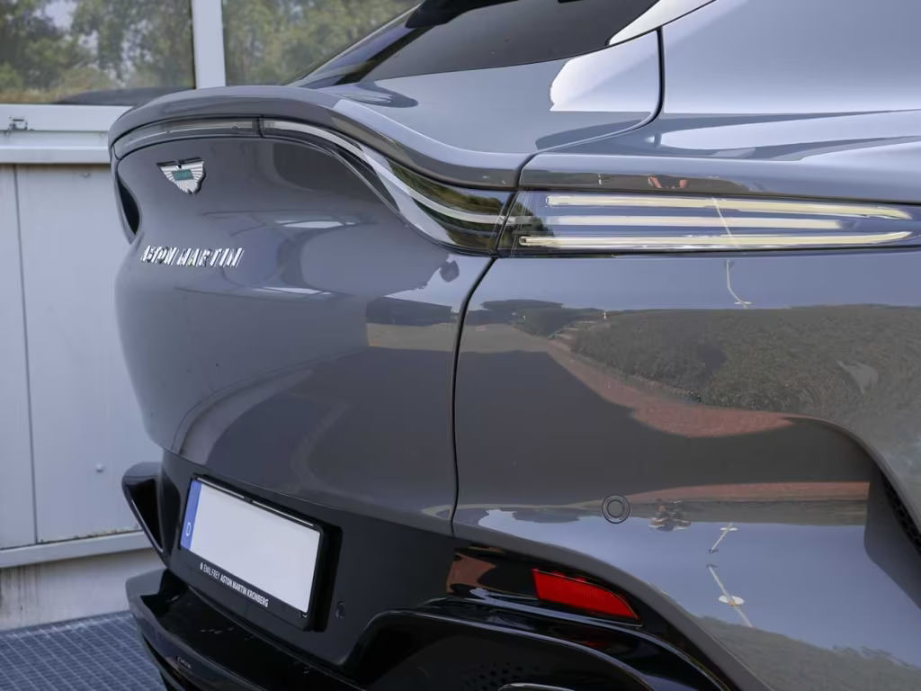 Aston Martin DBX