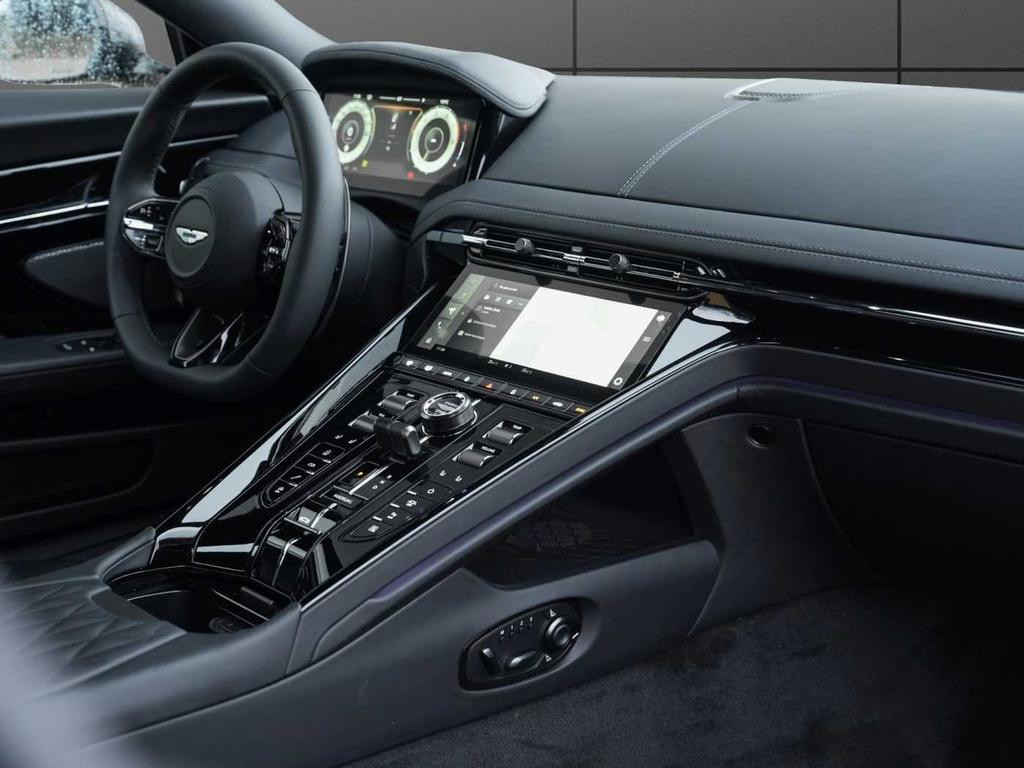 Aston Martin DB12
