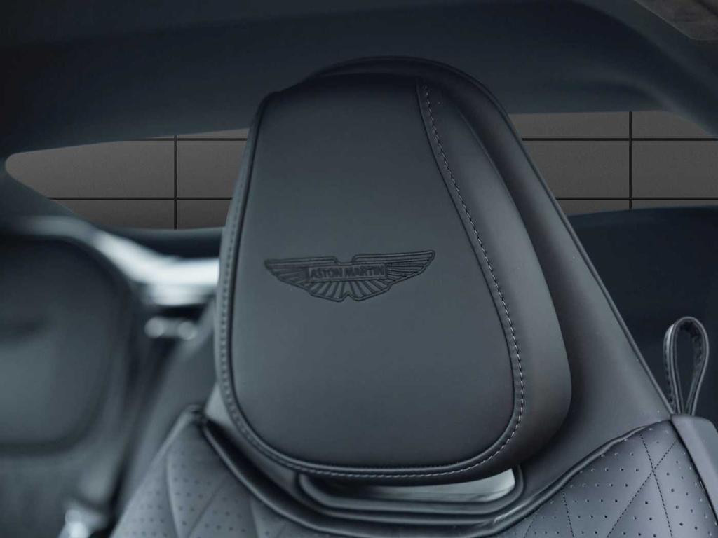 Aston Martin DB12