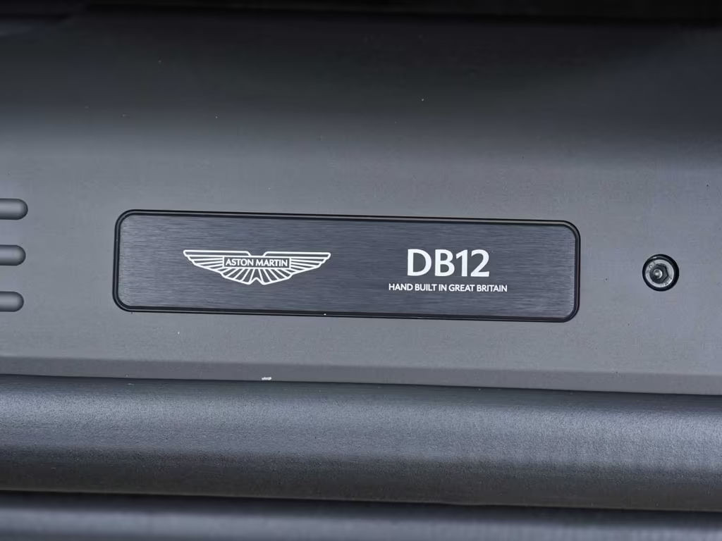 Aston Martin DB12