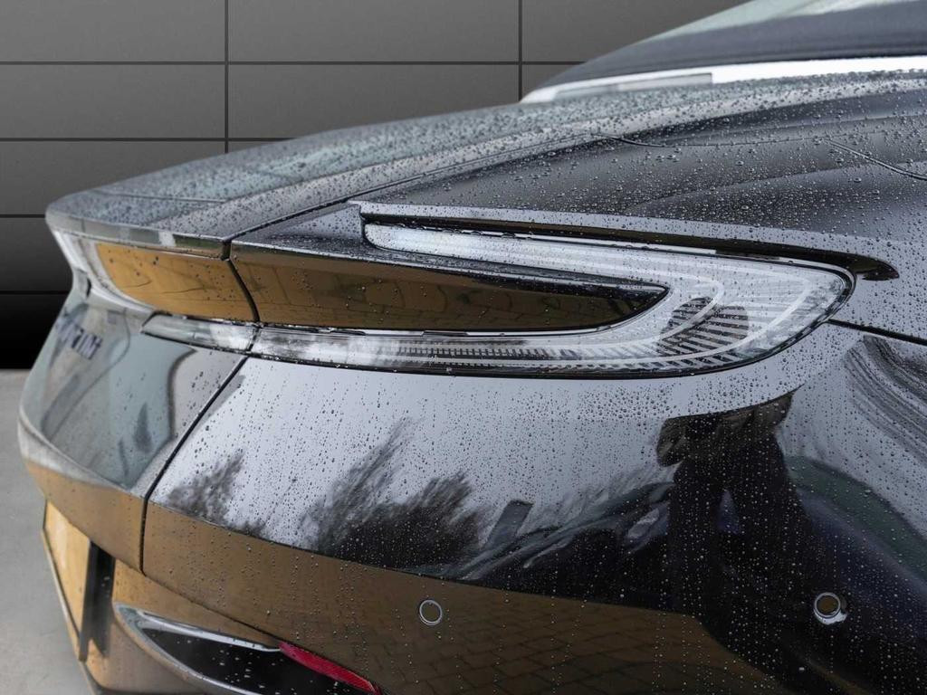 Aston Martin DB12