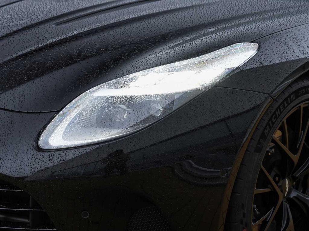 Aston Martin DB12