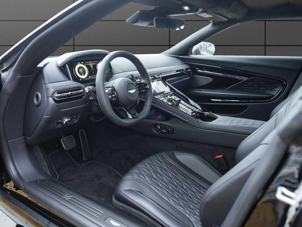 Aston Martin DB12