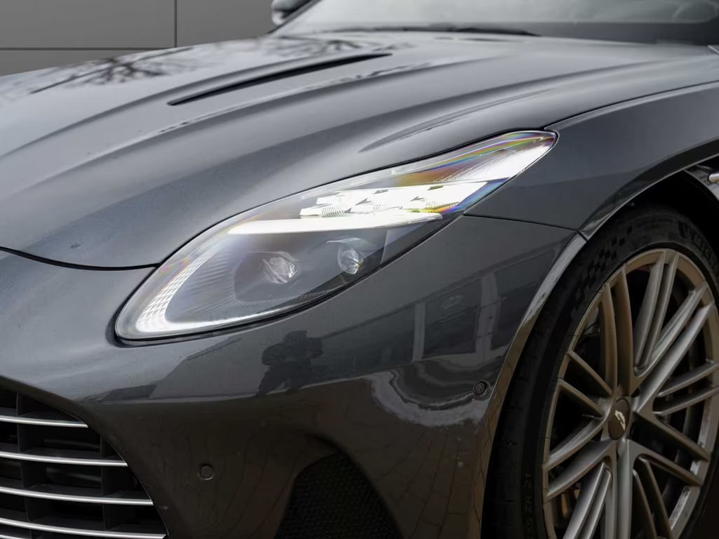 Aston Martin DB12