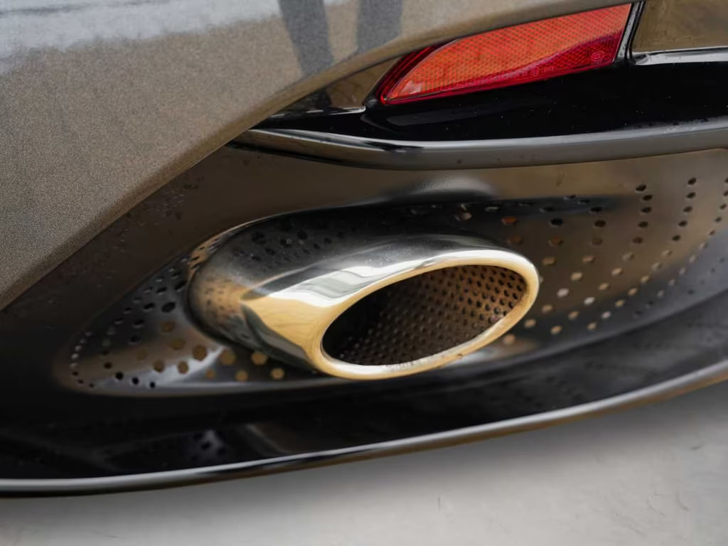 Aston Martin DB12
