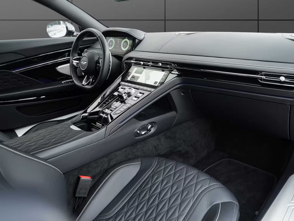 Aston Martin DB12