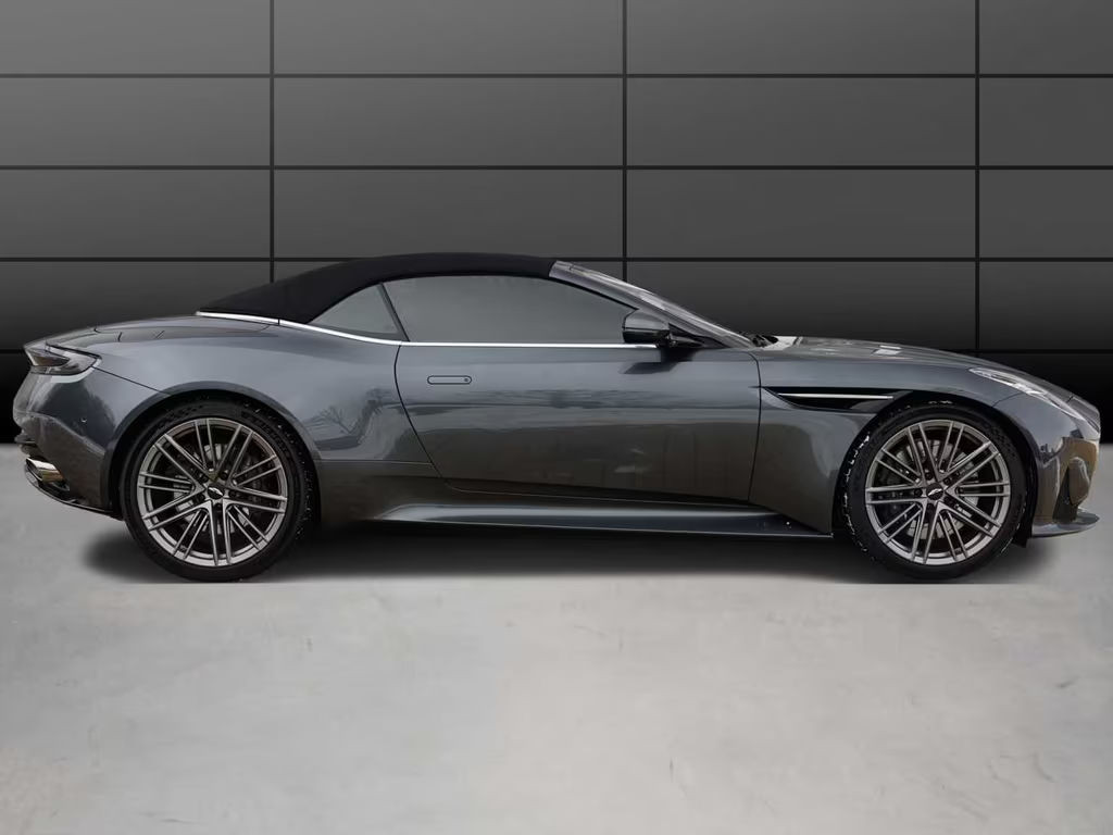 Aston Martin DB12