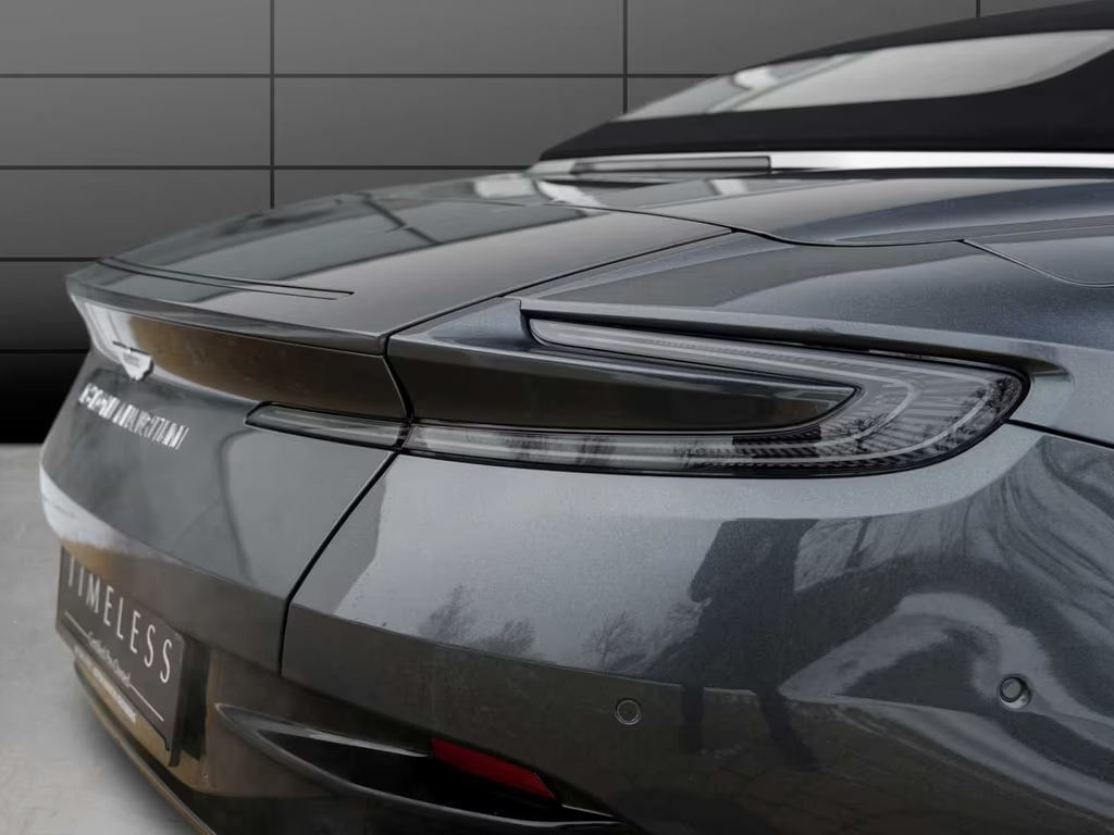 Aston Martin DB12