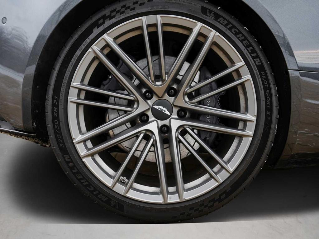 Aston Martin DB12