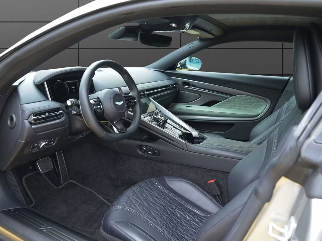 Aston Martin DB12