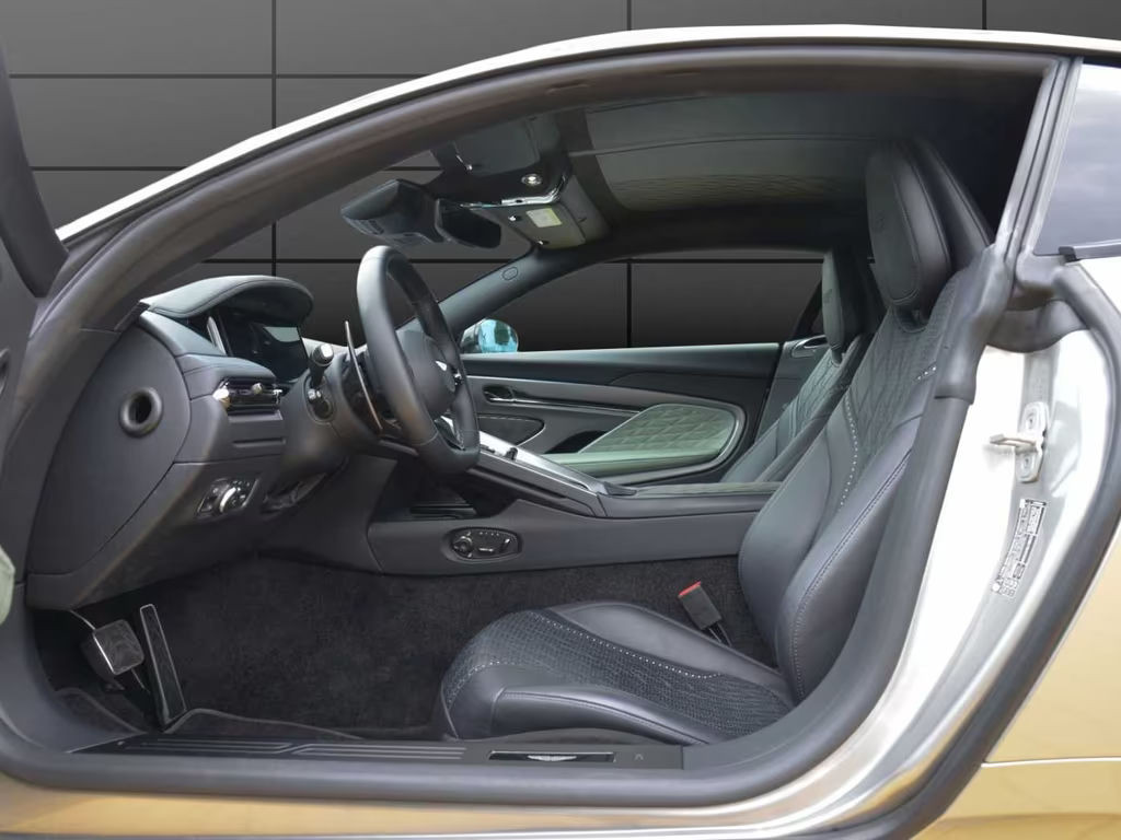 Aston Martin DB12