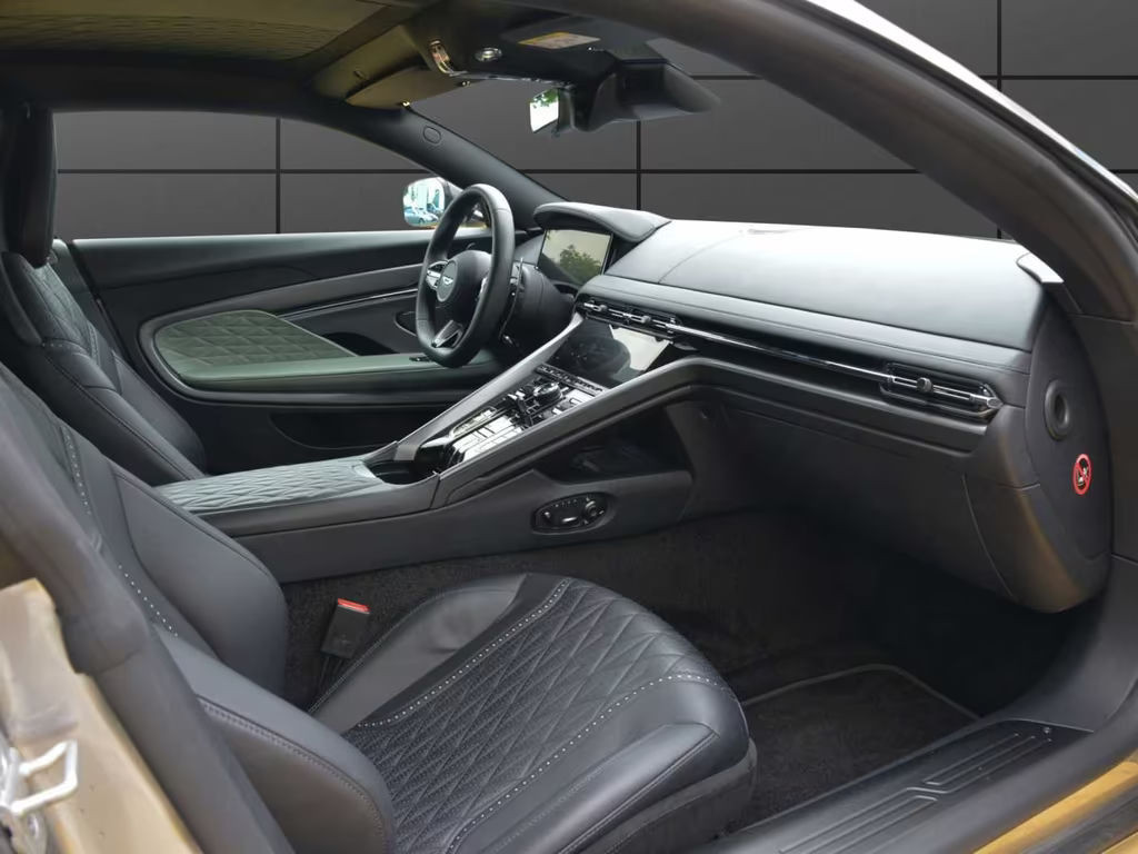 Aston Martin DB12
