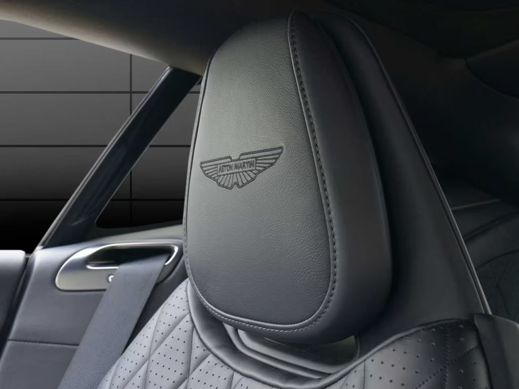 Aston Martin DB12