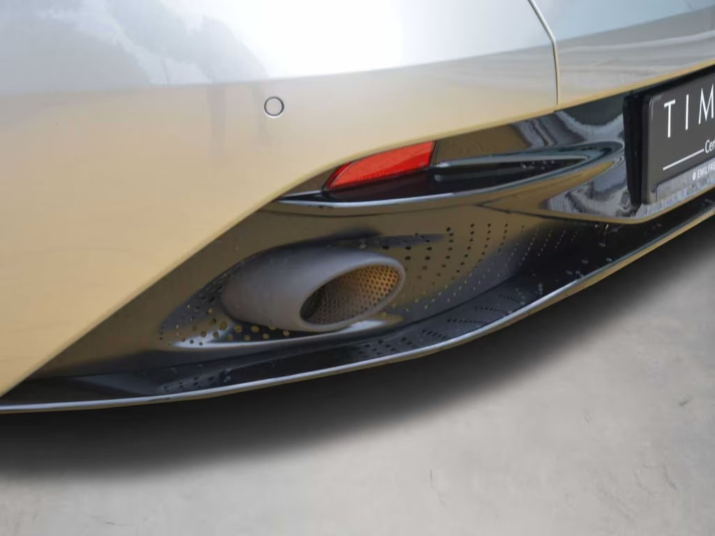 Aston Martin DB12