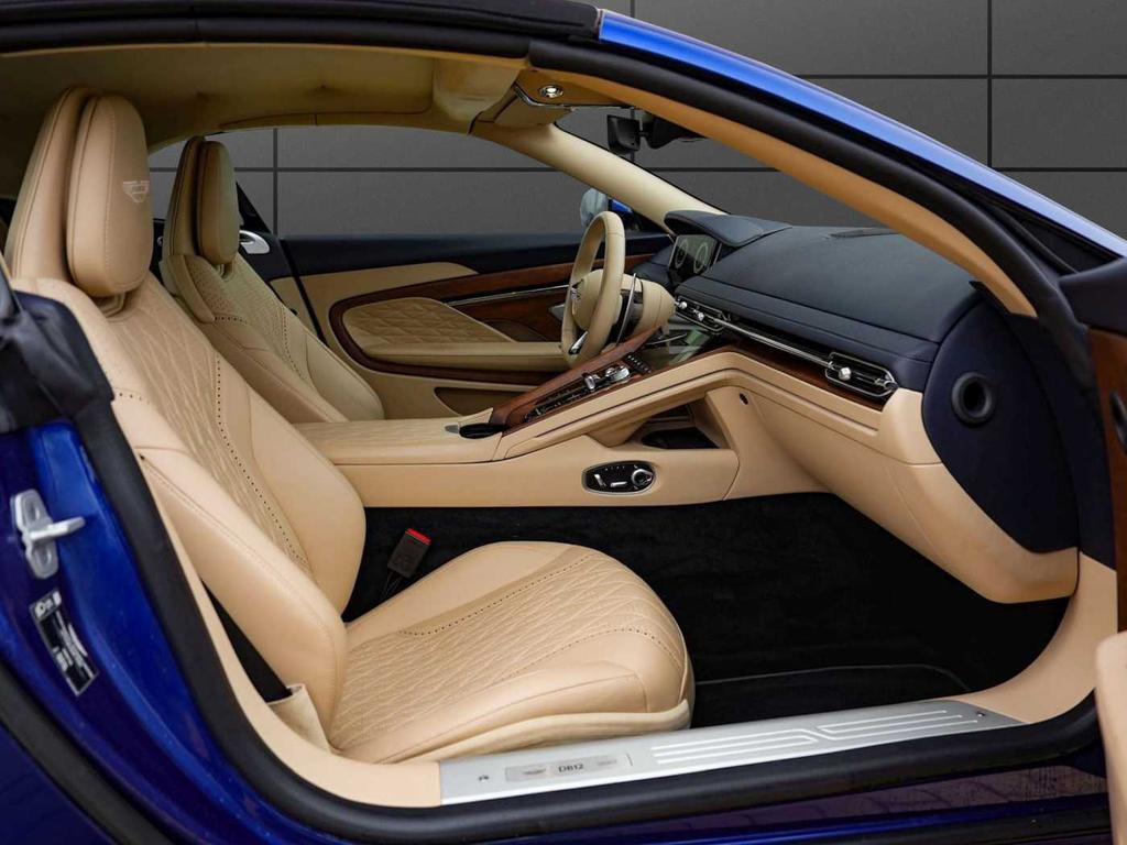 Aston Martin DB12