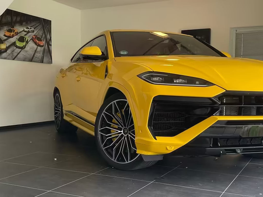 Lamborghini Urus SE+PANO+MASSAGE+23"+STYLE PACK-WARRANTY