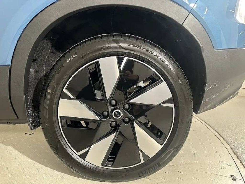 Volvo EX40