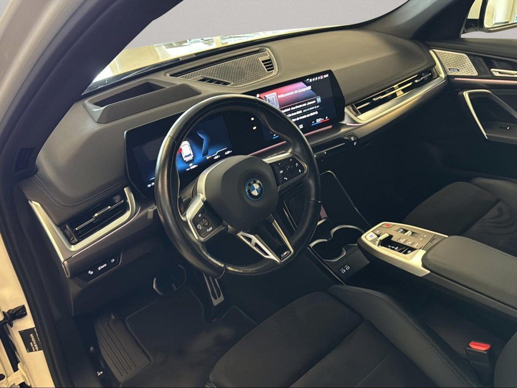 BMW iX1