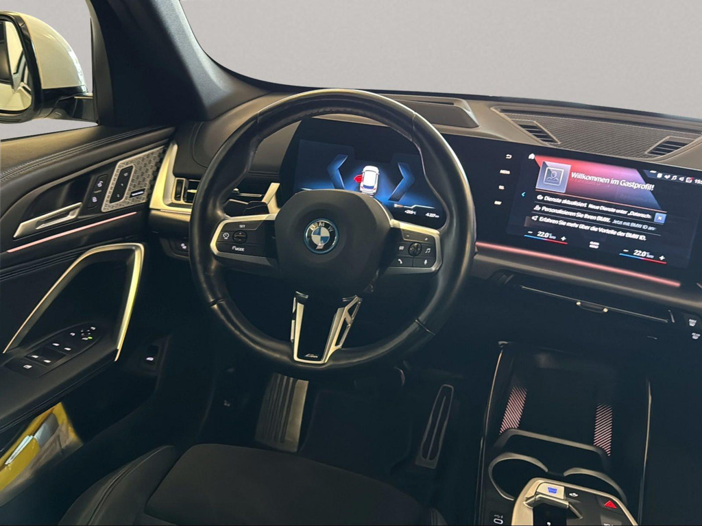 BMW iX1