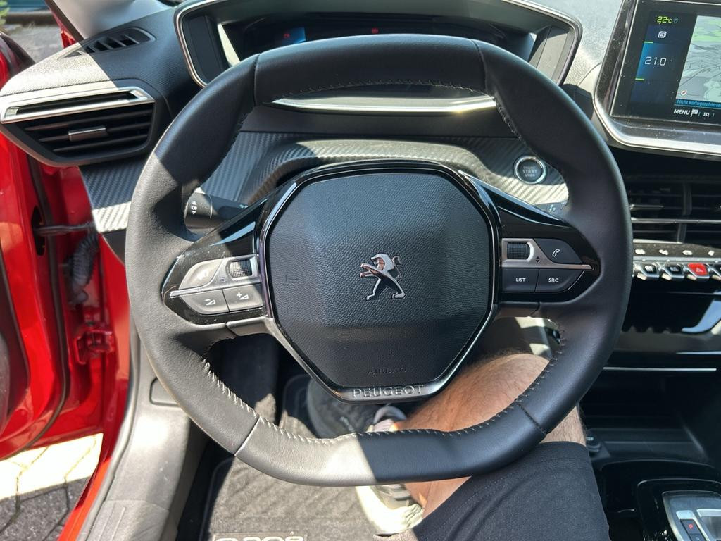 Peugeot e-208