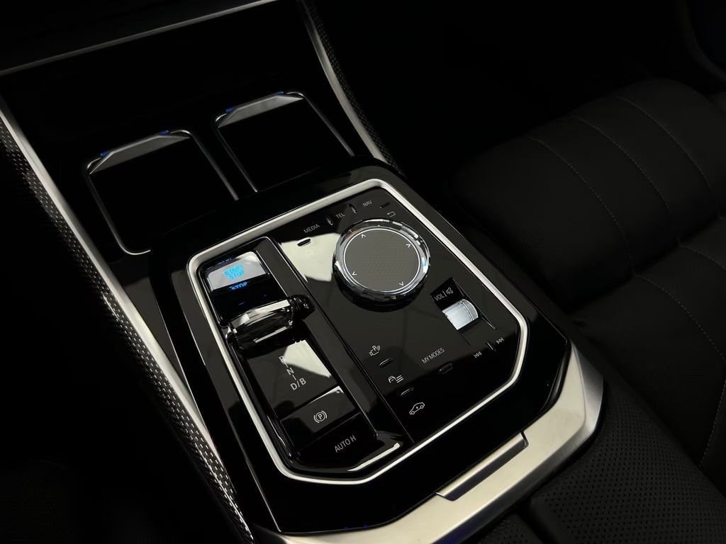 BMW i7