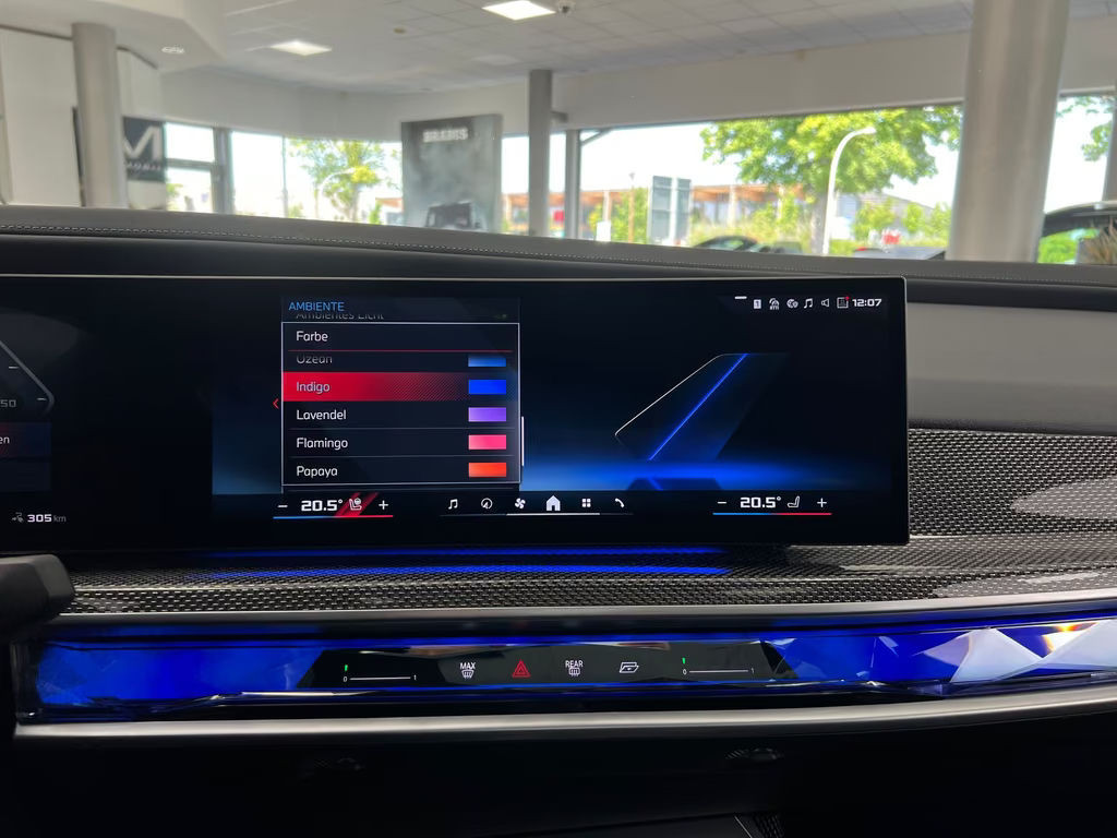 BMW i7