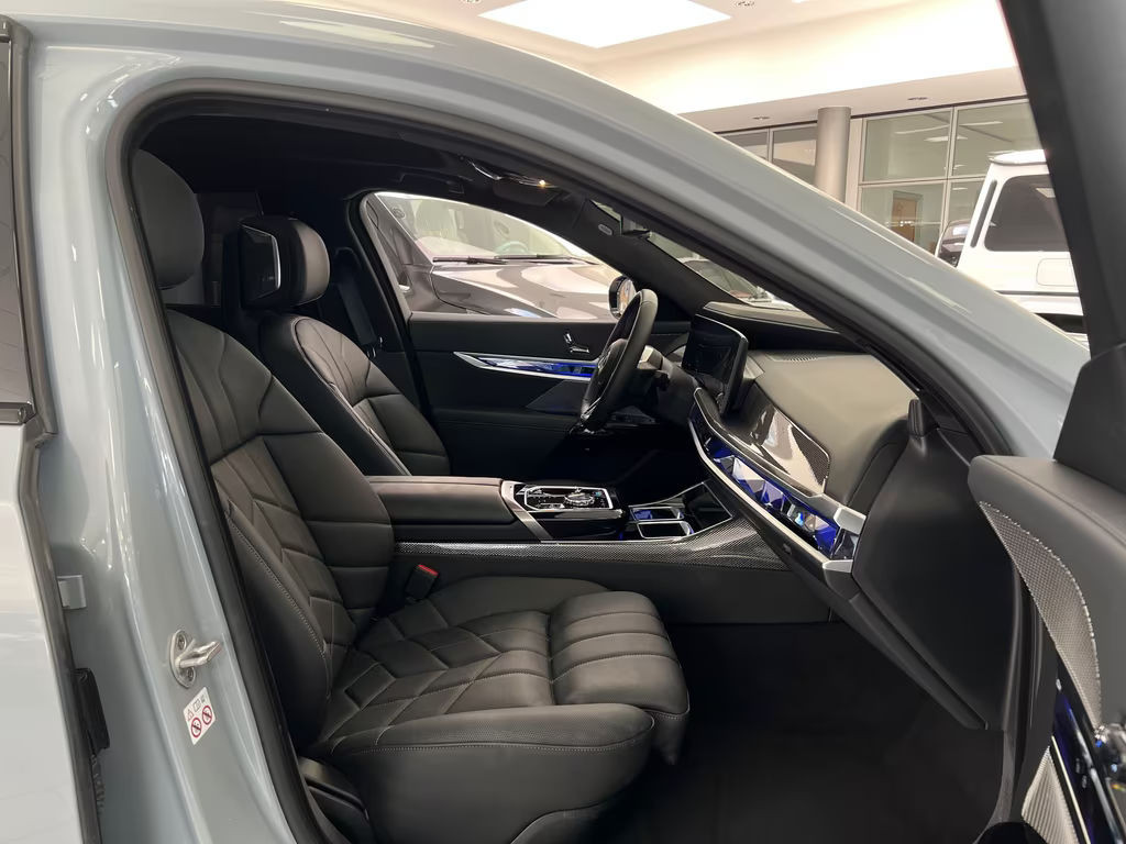 BMW i7