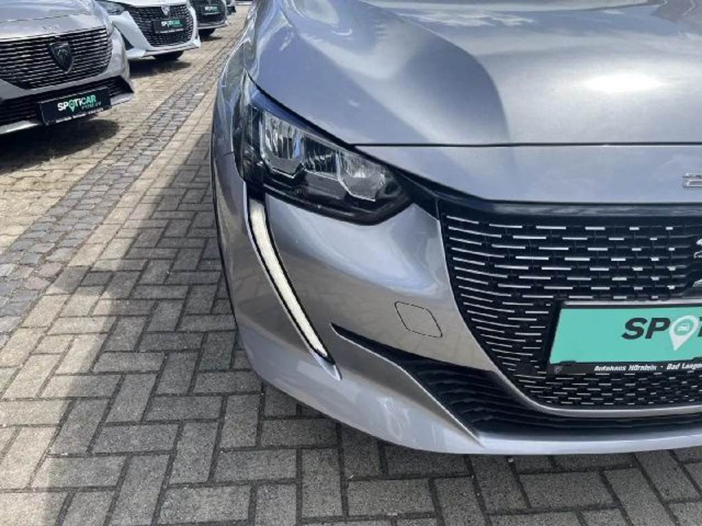 Peugeot e-208