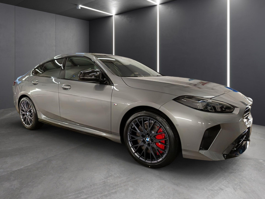 BMW M235