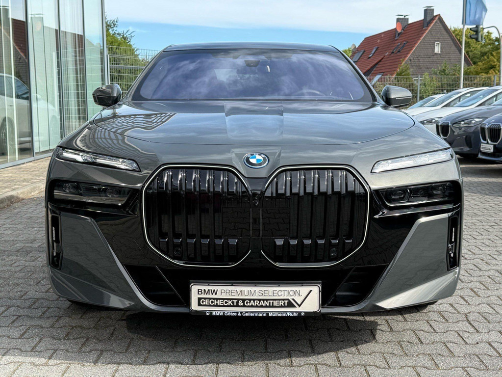 BMW i7