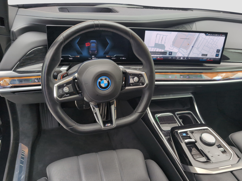 BMW i7