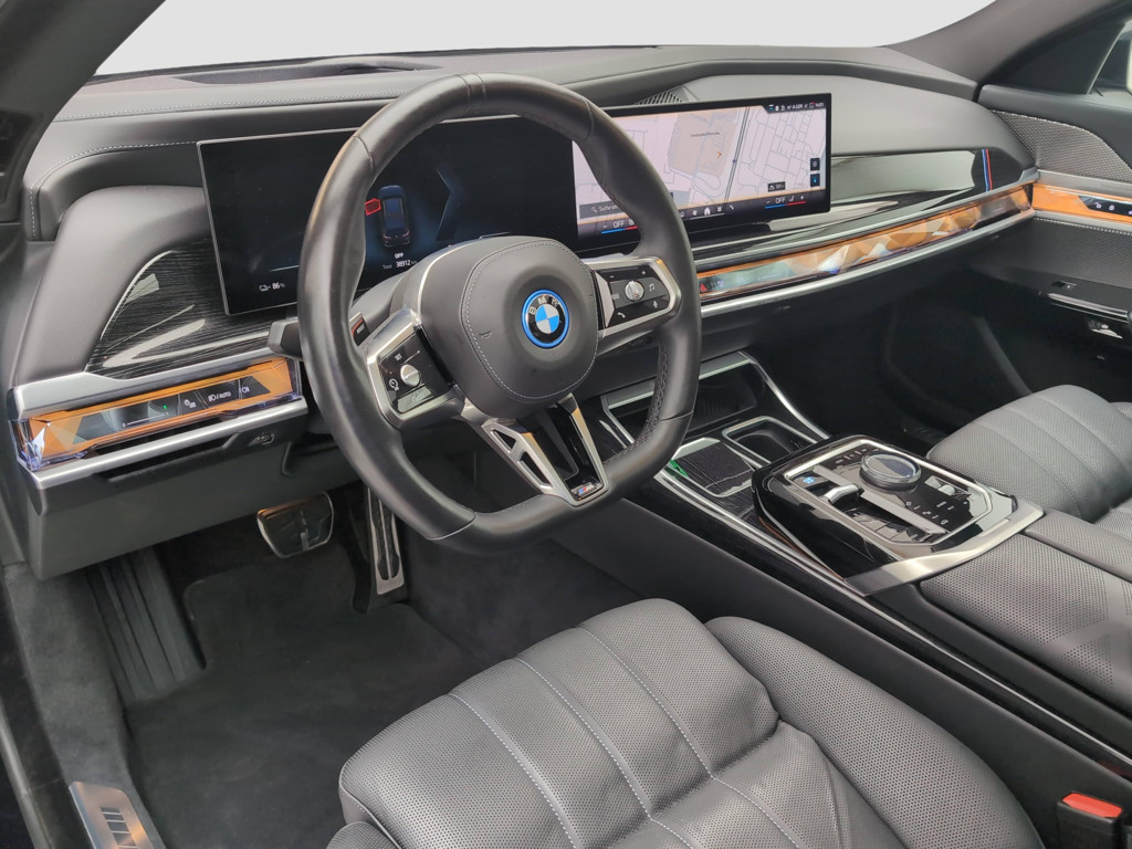BMW i7