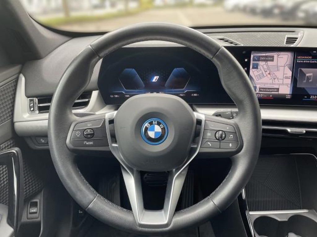 BMW iX1