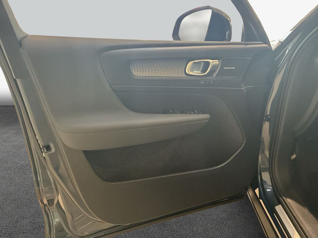 Volvo EX40