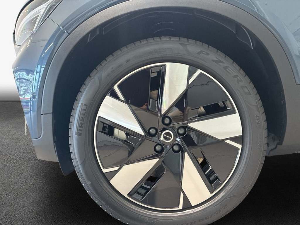 Volvo EX40